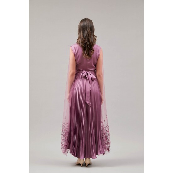 فستان وردي طويل كسرات مزين بتول مطرز