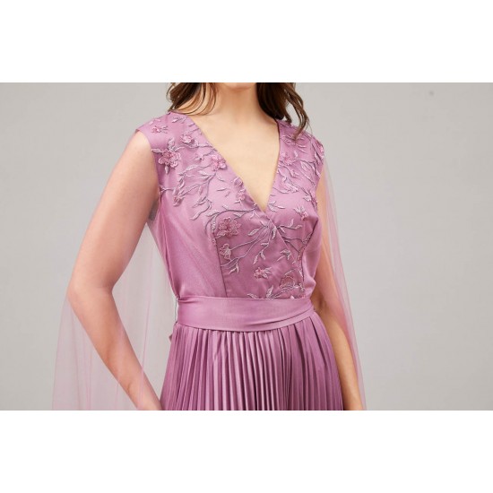 فستان وردي طويل كسرات مزين بتول مطرز